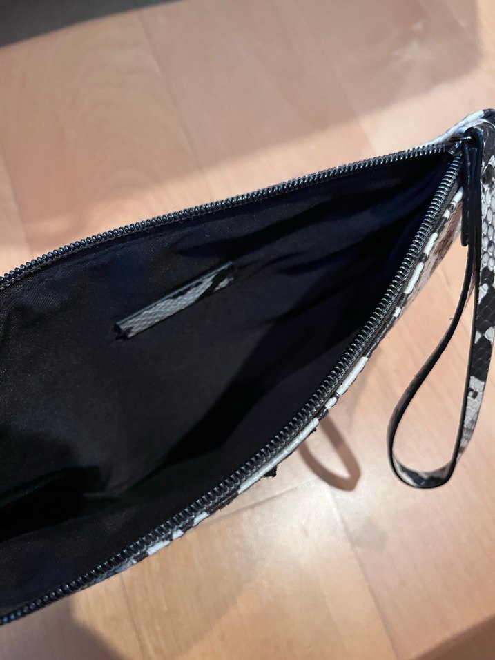 Gri Yılan Derisi Desenli Deri Kadın Clutch - Görsel 3