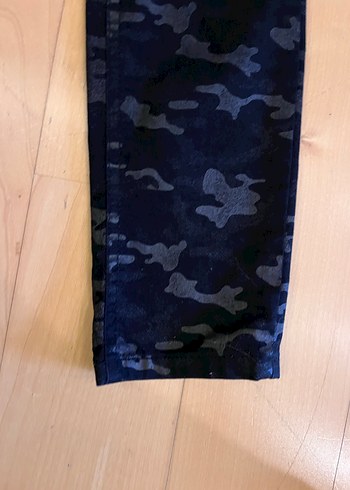 Kadın siyah Kamuflaj Desenli Kot Pantolon - Görsel 4