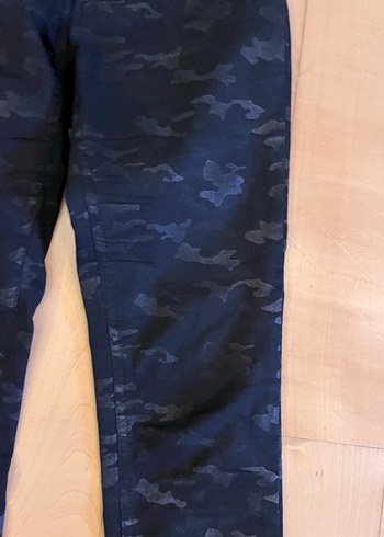 Kadın siyah Kamuflaj Desenli Kot Pantolon - Görsel 3