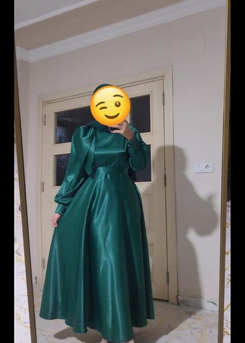 38 Beden yeşil Renk saten satılık abiye