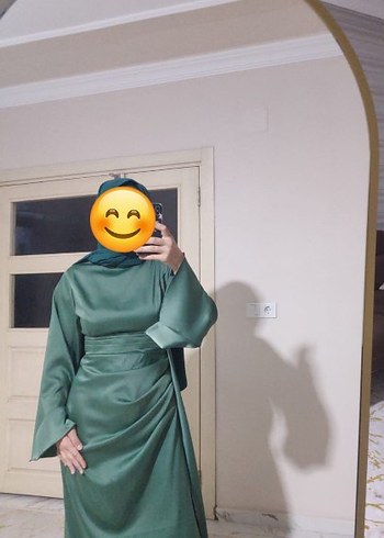 40 Beden yeşil Renk saten satılık abiye