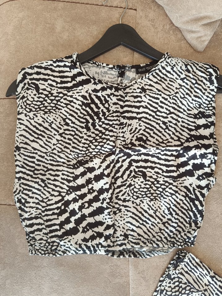 quzu s beden saten crop midi etek takim - Görsel 3